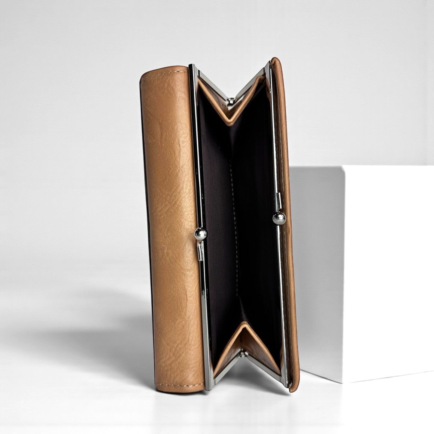 PORTAFOGLIO DONNA CON CHIUSURA A SCATTO