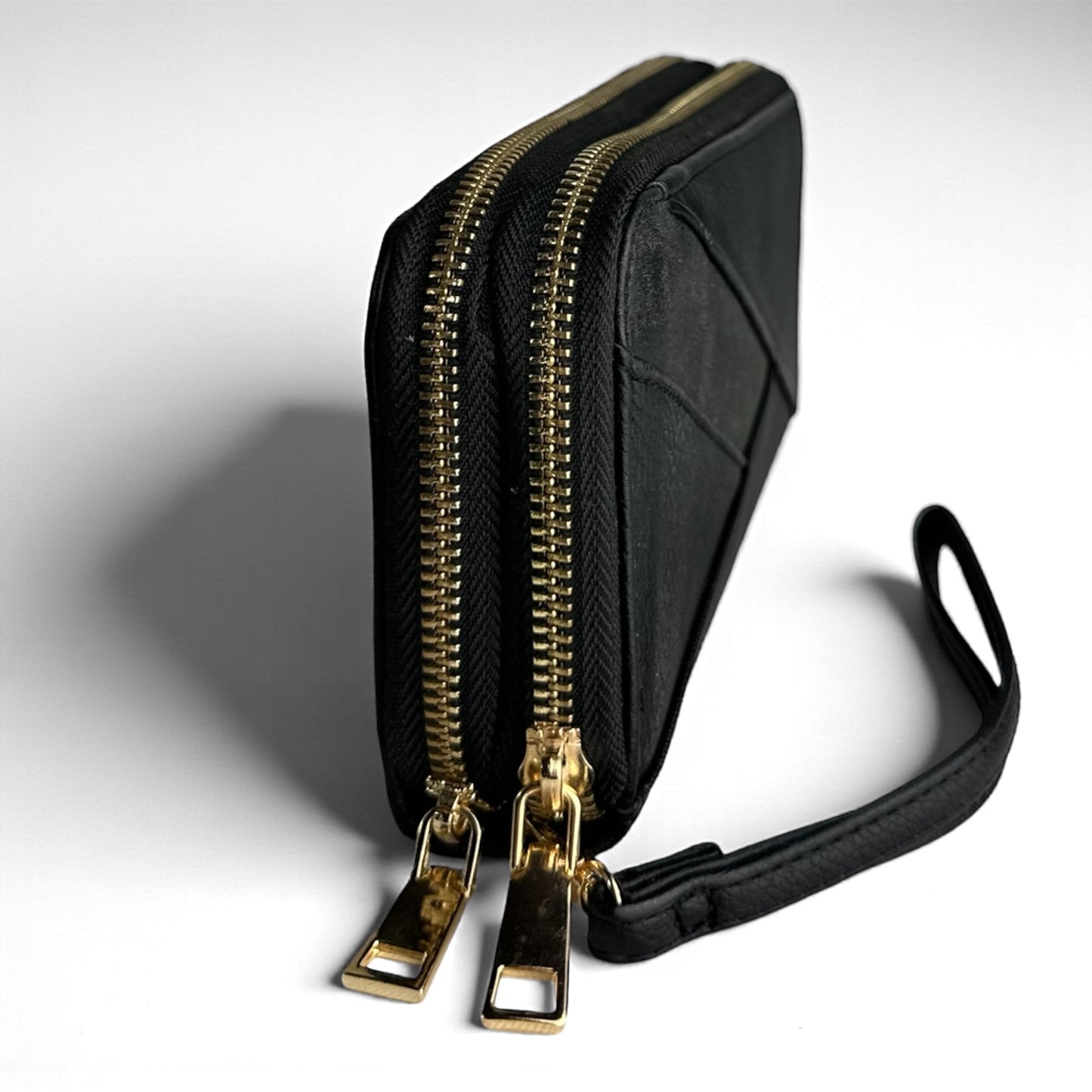 PORTAFOGLIO DONNA CON ZIP E FINITURA GEOMETRICA