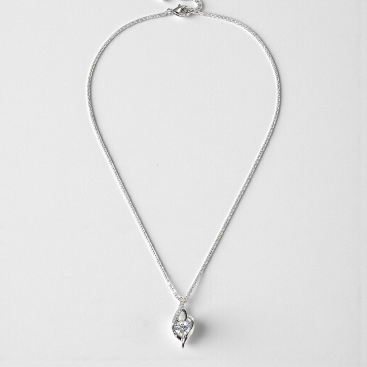 COLLANA IN ARGENTO CON PENDENTE GOCCIA E PIETRA BIANCA